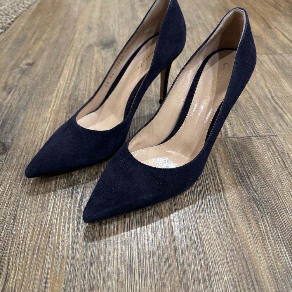 Gianvito Rossi Blue Suede Manolo Blahnik Pointed Toe Pumps